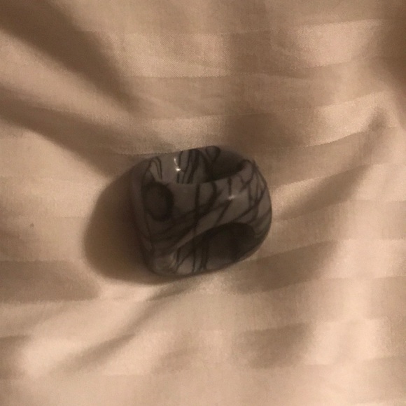 Grey stone ring - Picture 3 of 3